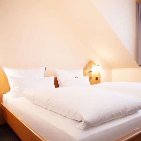 Hotel Lonac ドゥイスブルグ エクステリア 写真