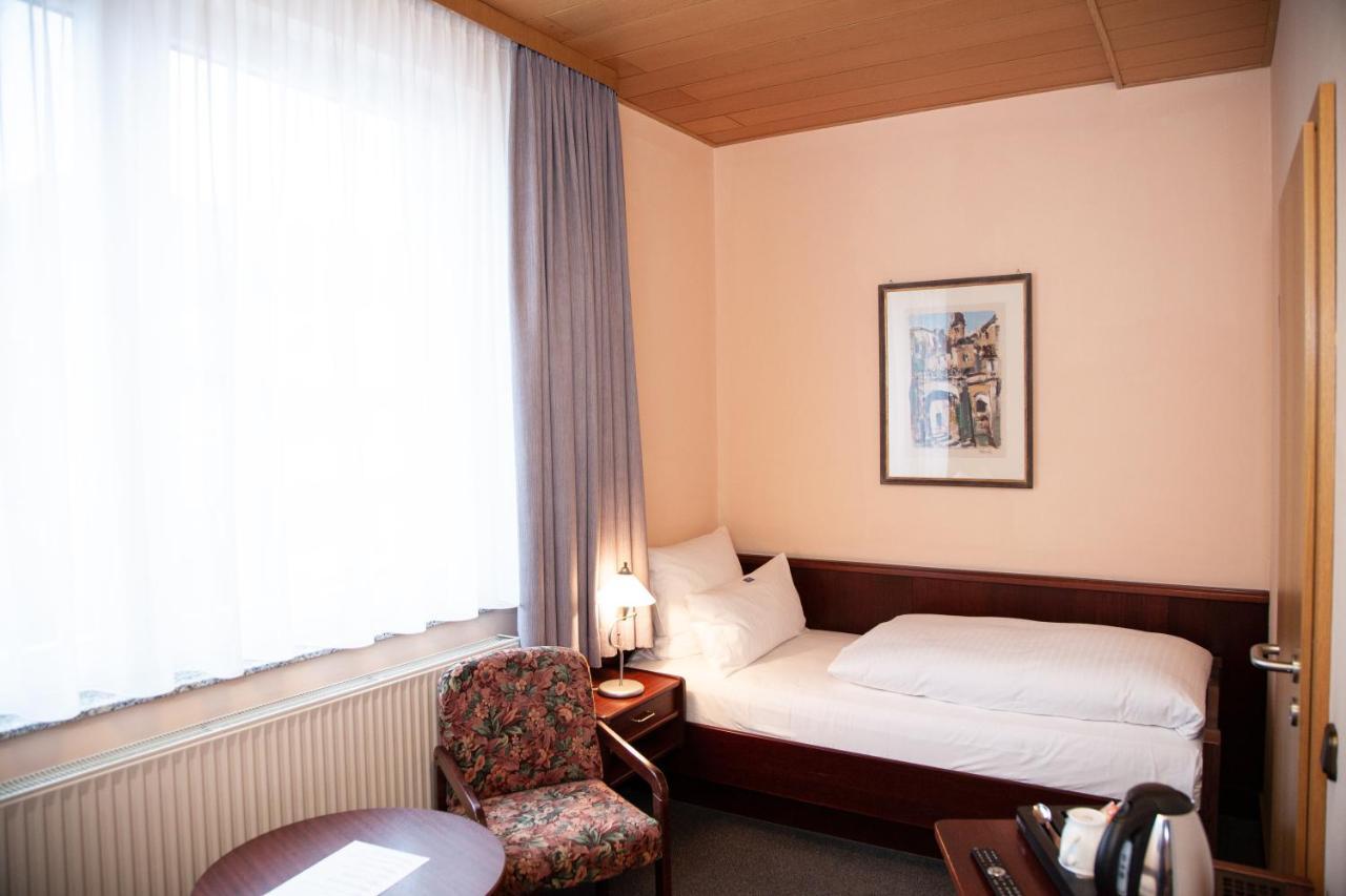 Hotel Lonac ドゥイスブルグ エクステリア 写真