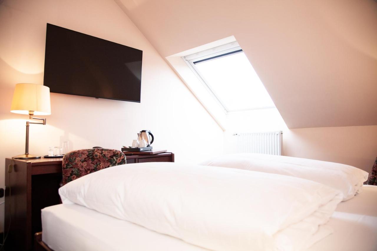 Hotel Lonac ドゥイスブルグ エクステリア 写真