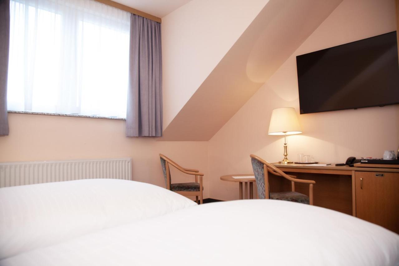 Hotel Lonac ドゥイスブルグ エクステリア 写真