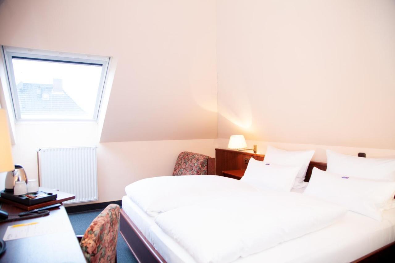 Hotel Lonac ドゥイスブルグ エクステリア 写真