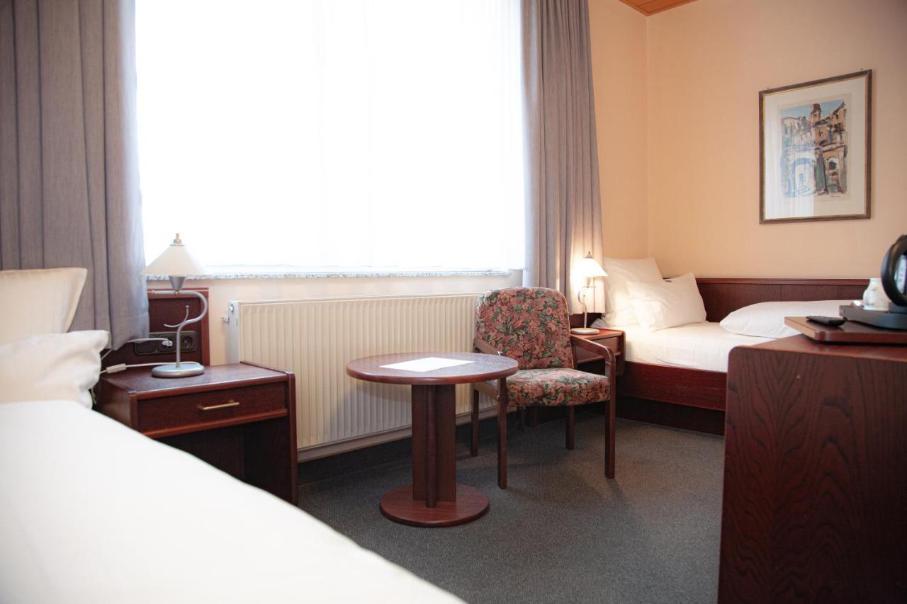 Hotel Lonac ドゥイスブルグ エクステリア 写真