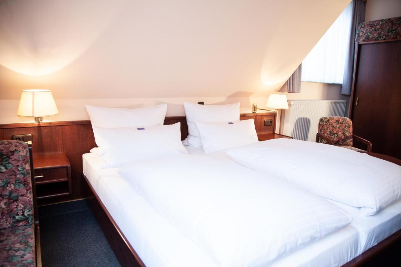 Hotel Lonac ドゥイスブルグ エクステリア 写真