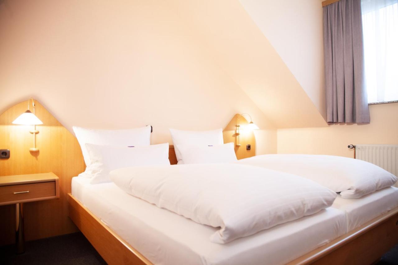 Hotel Lonac ドゥイスブルグ エクステリア 写真