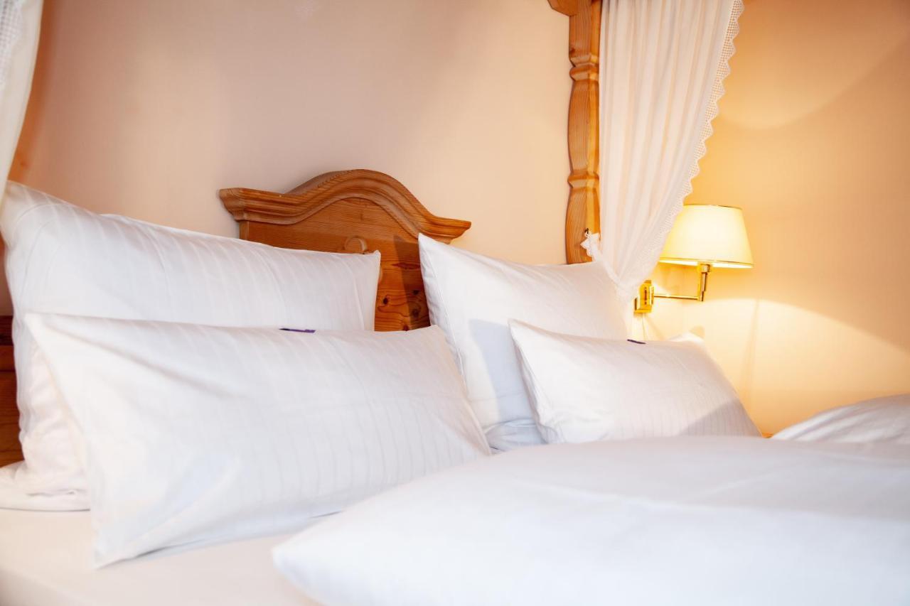Hotel Lonac ドゥイスブルグ エクステリア 写真