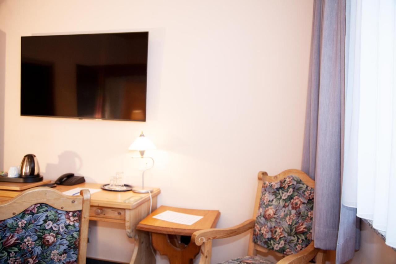 Hotel Lonac ドゥイスブルグ エクステリア 写真